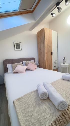 Postel nebo postele na pokoji v ubytování Apartment Borna - Self Check-In & Free Parking