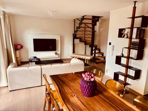 a living room with a couch and a table at Secondo Piano Hasselt in Hasselt