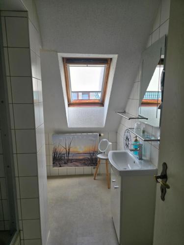 a bathroom with a sink and a window at Heimathafen Ückeritz Boutique Hotel in Ueckeritz