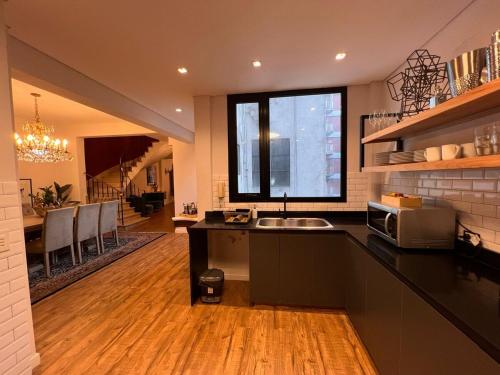 Küche/Küchenzeile in der Unterkunft Recoleta Luxury Getaway Retreat Condo