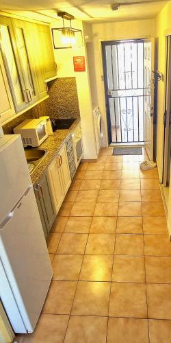 Modern Studio in Castle Harbour