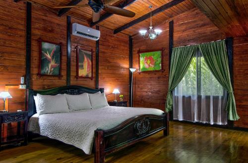 Voodi või voodid majutusasutuse Blue River Resort & Hot Springs toas