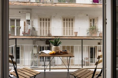 Modern 2BR Apt with Balcony, Central Thessaloniki