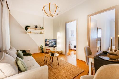 Modern 2BR Apt with Balcony, Central Thessaloniki