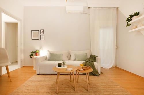 Modern 2BR Apt with Balcony, Central Thessaloniki