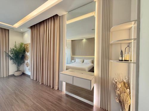 Llit o llits en una habitació de AB Villa - Pool & Cinema