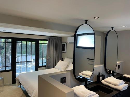 a bedroom with a bed and a large mirror at Villa 47 SUD in Villeneuve-lès-Avignon