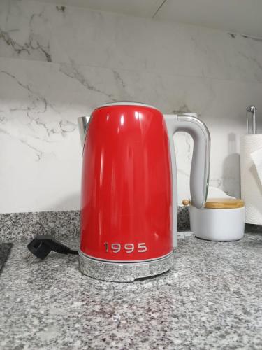 a red kettle sitting on top of a counter at Casa D`El Rei in Guarda