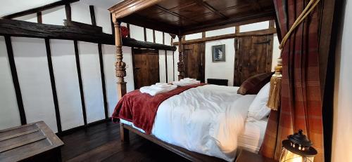 Postel nebo postele na pokoji v ubytování 2 Double Bed Cottage Hottub Lake District Keswick