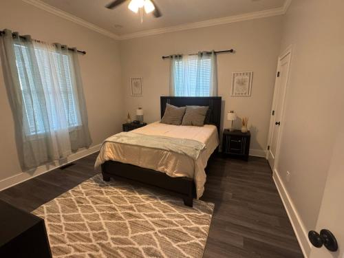 Ένα ή περισσότερα κρεβάτια σε δωμάτιο στο 3 Bedroom near downtown Atlanta w Jacuzzi