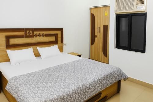 a bedroom with a bed and a window at Premium Villa's Vrindavan in Vrindāvan