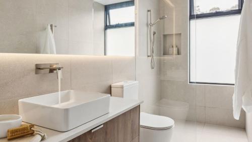 Ένα μπάνιο στο Villa Verda 2 - Luxury Living, Yamba Style