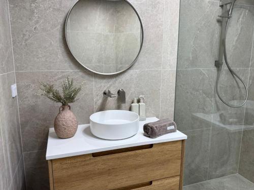 Ένα μπάνιο στο The Tides - Luxe Beach House Mornington