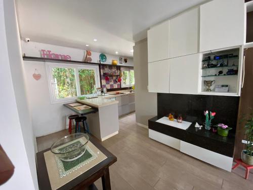 Η κουζίνα ή μικρή κουζίνα στο Hostel Beija-Flôr