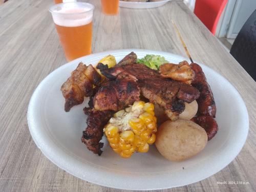 Φαγητό σε αυτή η εξοχική κατοικία ή κάπου εκεί κοντά