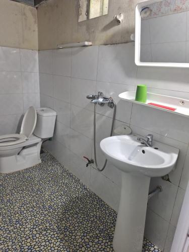 a bathroom with a toilet and a sink at Sapa Tatu Homestay in Sa Pa