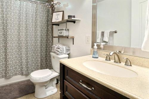 Koupelna v ubytování Above Broughton St 3015B