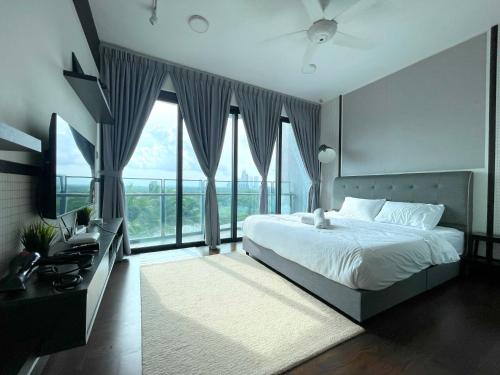 Giường trong phòng chung tại Almas Suites Tower Design Puteri Harbour