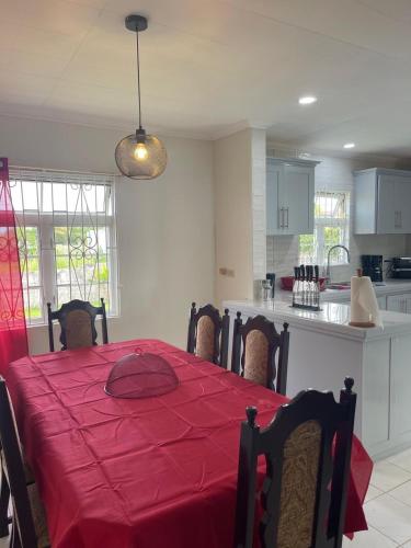 Køkken eller tekøkken på Pams Lodge Barbados