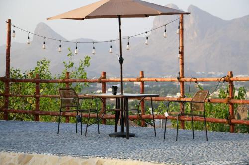 Gambar di galeri bagi Alreef Cave di Bahlāʼ