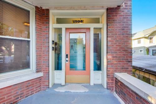 Η πρόσοψη ή η είσοδος του Edgwater Recharge