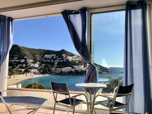 Apartamento en Primera Línea en Roses - Terraza y Garaje - ES-258-168