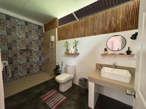 Koupelna v ubytování Home in the nature, 8 mins from Coron town