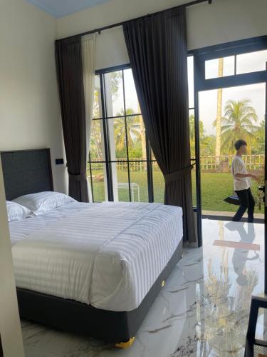 Ένα ή περισσότερα κρεβάτια σε δωμάτιο στο AJA Tumpaksewu Homestay