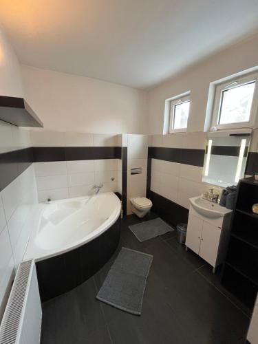 Koupelna v ubytování Centrum Apartman