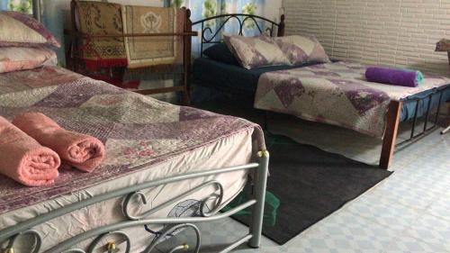 Llit o llits en una habitació de JA's homestay
