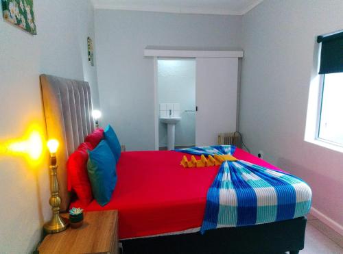 Ένα ή περισσότερα κρεβάτια σε δωμάτιο στο Neo & Ruks Guest Houses Boston Belleville