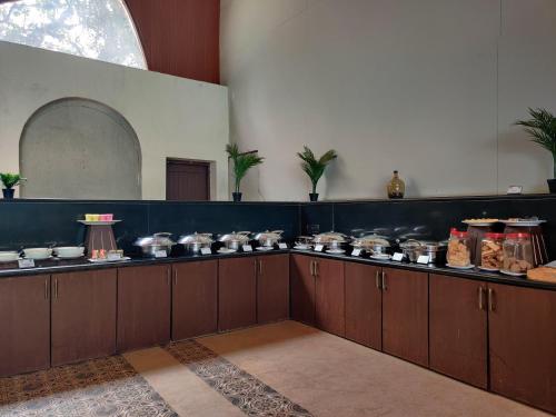 Kuchyň nebo kuchyňský kout v ubytování Chambers Mahabaleshwar, A Club Mahindra Associate Resort