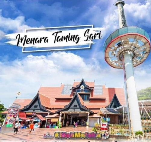 Un cartel que anuncia un parque temático con una noria. en seri serindit homestay, en Gua Sai