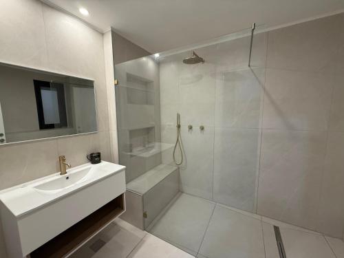 Koupelna v ubytování מתחם שמיים ותכלת נתניה