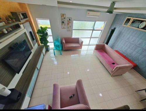 Μια τηλεόραση ή/και κέντρο ψυχαγωγίας στο sunset homestay marina island