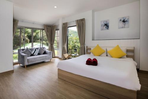 Кровать или кровати в номере Villa Hillside 2-story-3BR-Private Pool near Big Buddha