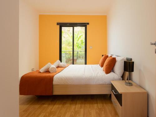 En eller flere senge i et værelse på Skyline Villas Top