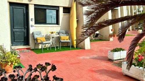 Κήπος έξω από το Jacuzzi & Sunset by the Sea