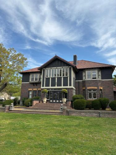 Lindsay House Guest House