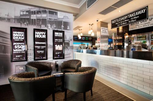Lounge atau bar di Granville Hotel