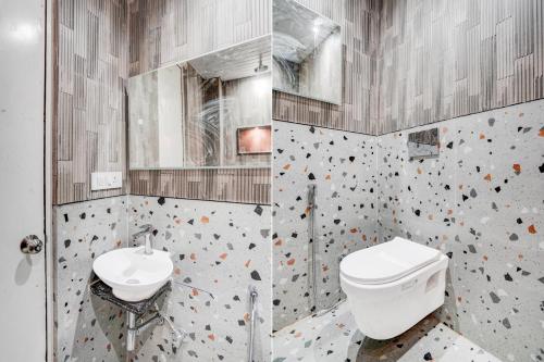 Ένα μπάνιο στο Townhouse Oak Lahartara Railway Bridge Near Bus Stop