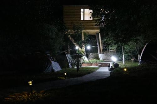 Afbeelding uit fotogalerij van Tree House & Camping Goris in Goris