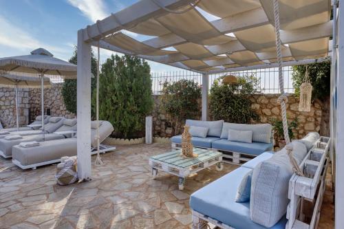 Azzuro Villa with private pool by Estia