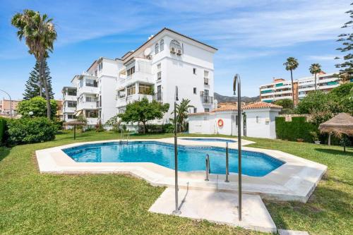 Piscina y vistas espectaculares en Torremolinos