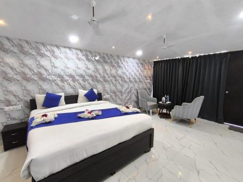 Ένα ή περισσότερα κρεβάτια σε δωμάτιο στο Hotel Raha