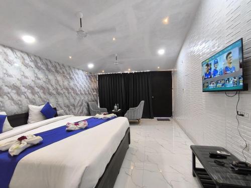 Μια τηλεόραση ή/και κέντρο ψυχαγωγίας στο Hotel Raha