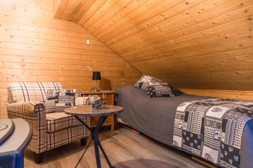 Postel nebo postele na pokoji v ubytování Stilvolle, stadtnahe Ferienwohnung mit Alpensicht