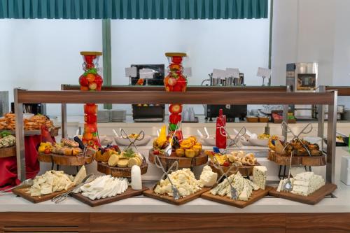 الطعام في الفندق أو بالجوار