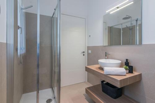 a bathroom with a sink and a shower at Villa Silvia in Montemaggiore al Metauro