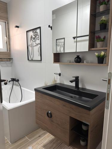 Ένα μπάνιο στο Julies Homes